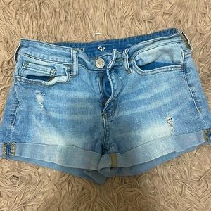 Low-Rise SO jean shorts